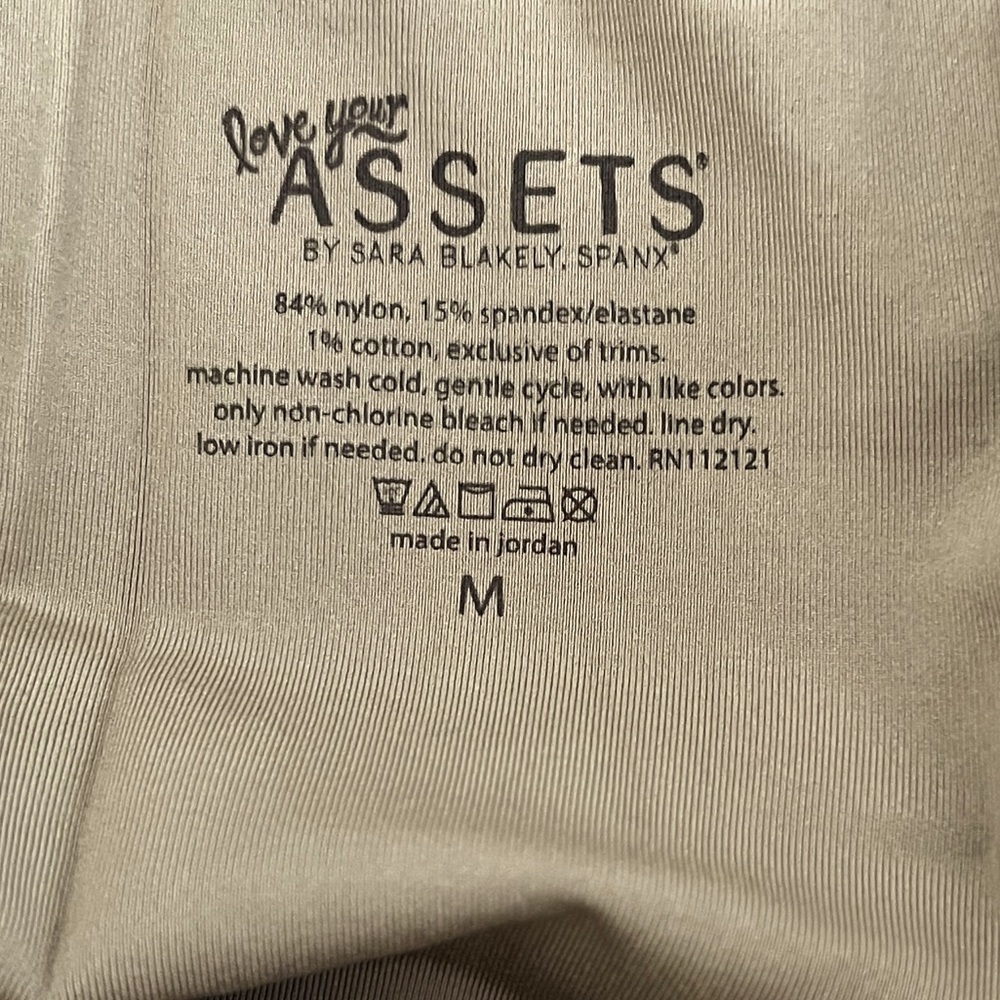 ❤️ Your Assets by Sara Blakely SPANX size medium. In good condition.